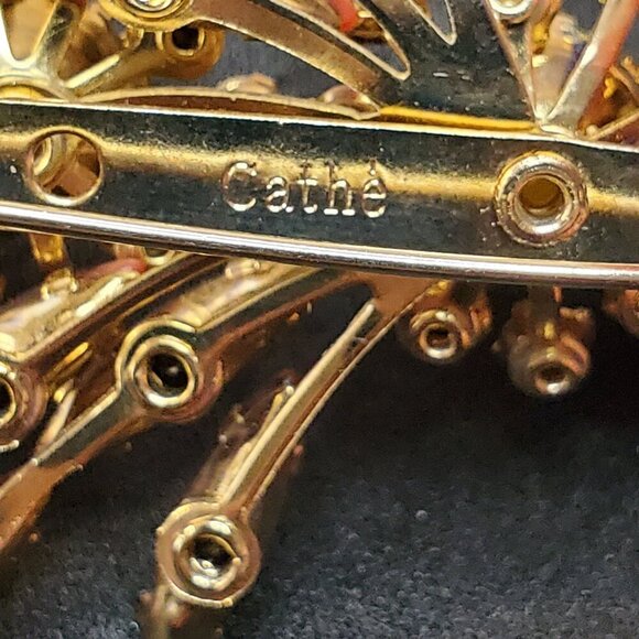 Vintage CATHE Brooch Riveted Dark Coral rhinestones Faux Pearls Leaf & Flowers - Picture 2 of 12